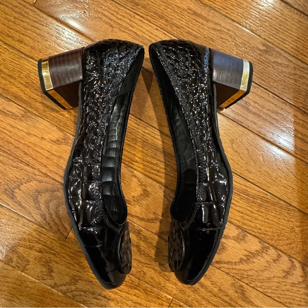 Tory Burch Black leather Embossed Pumps - Picture 6 of 10